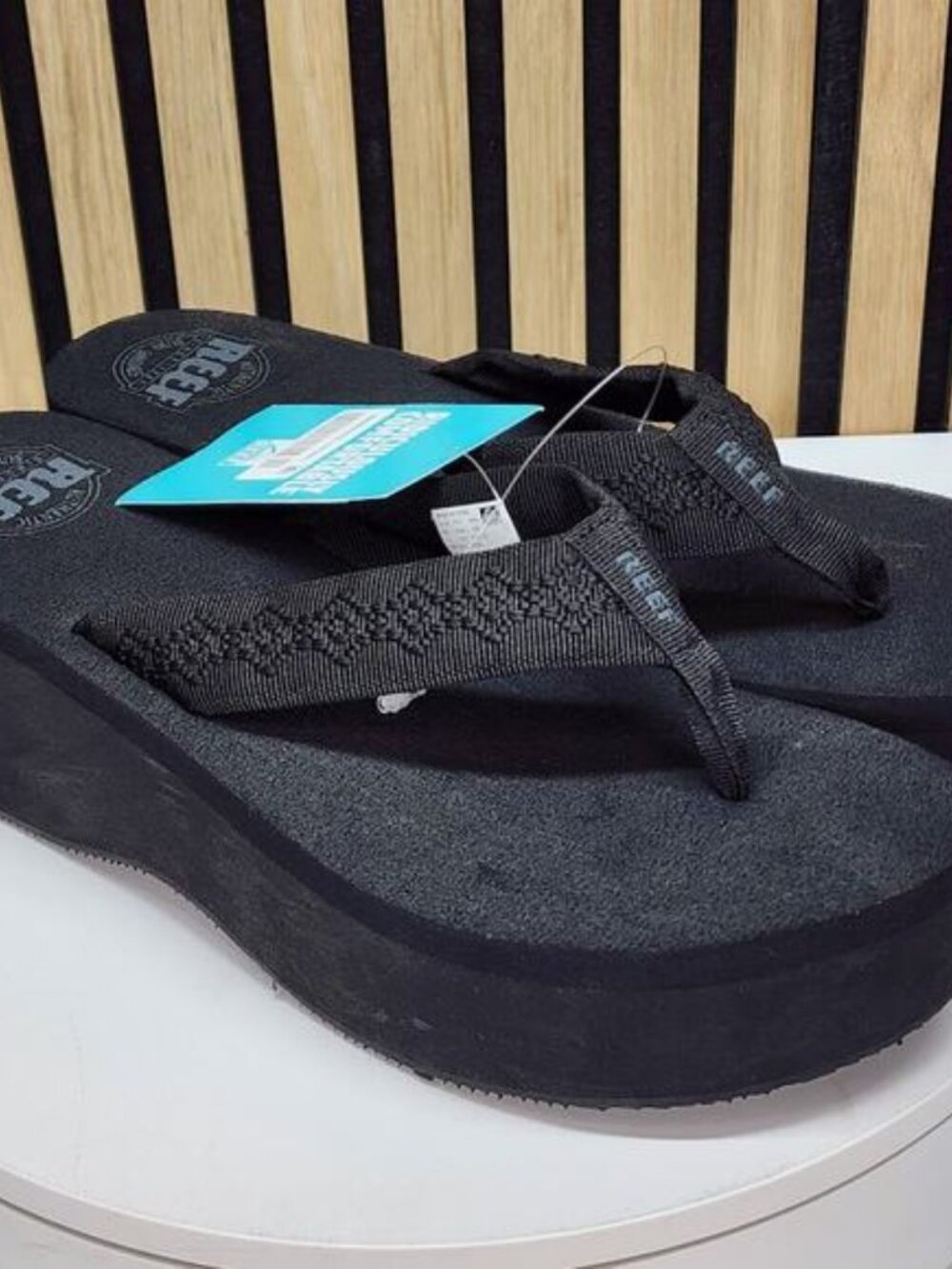 NEW - REEF Sandy Hi Women’s Platform Flip Flop Sandals Casual Size 10